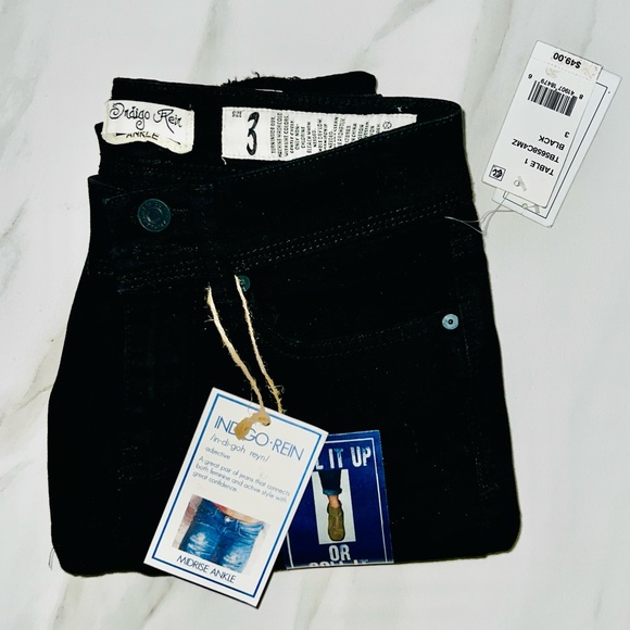 Indigo Rein Denim - $7 sale Indigo Rein MID-RISE jeans size 3